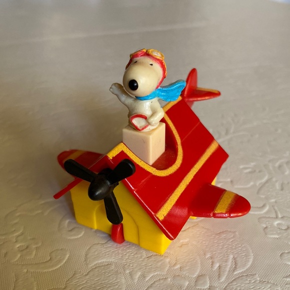 Vintage 1966 Peanuts Snoopy Red Baron Doghouse Pilot Toy - Picture 5 of 5